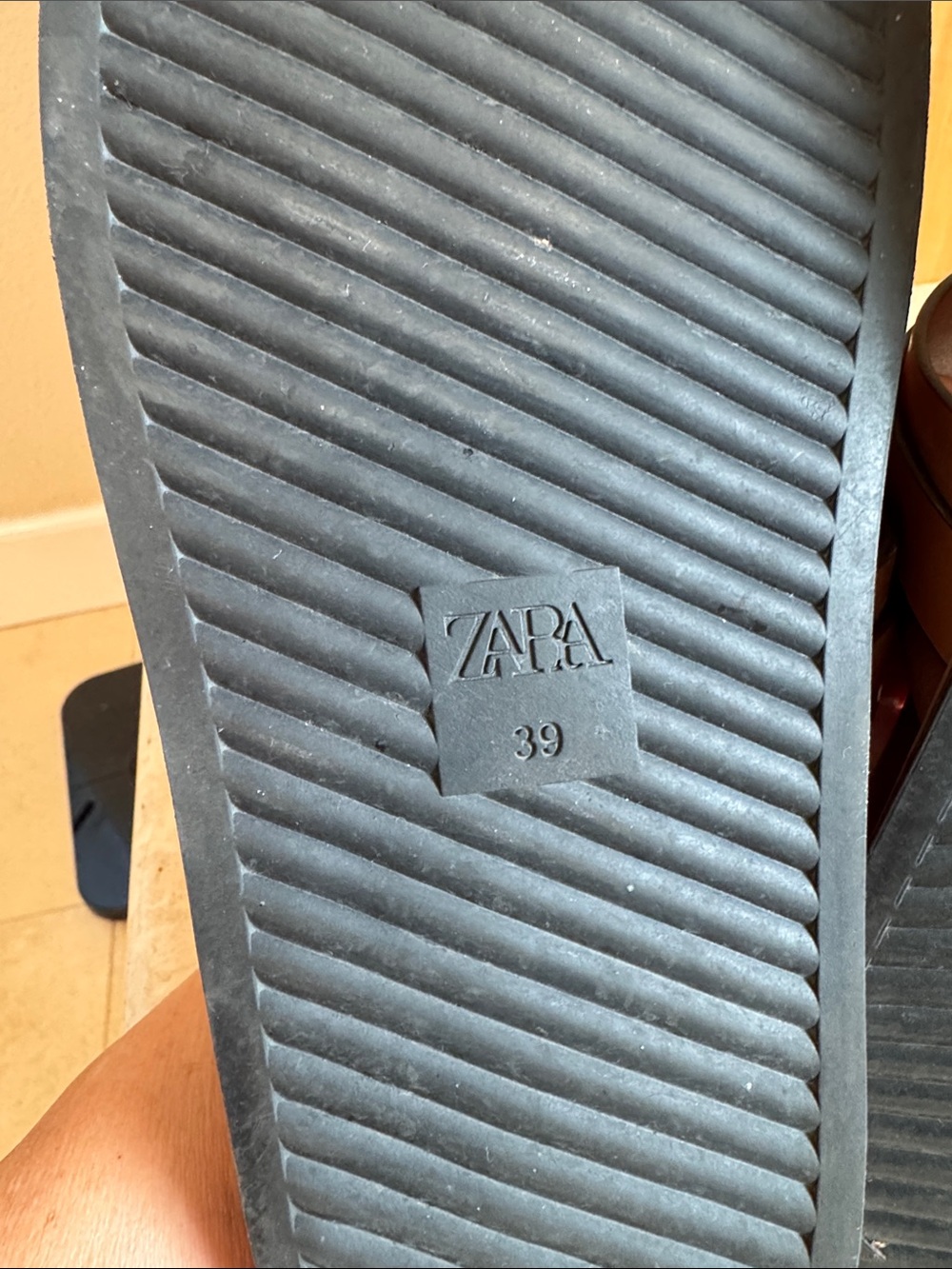 Zara slides. - Picture 4 of 4